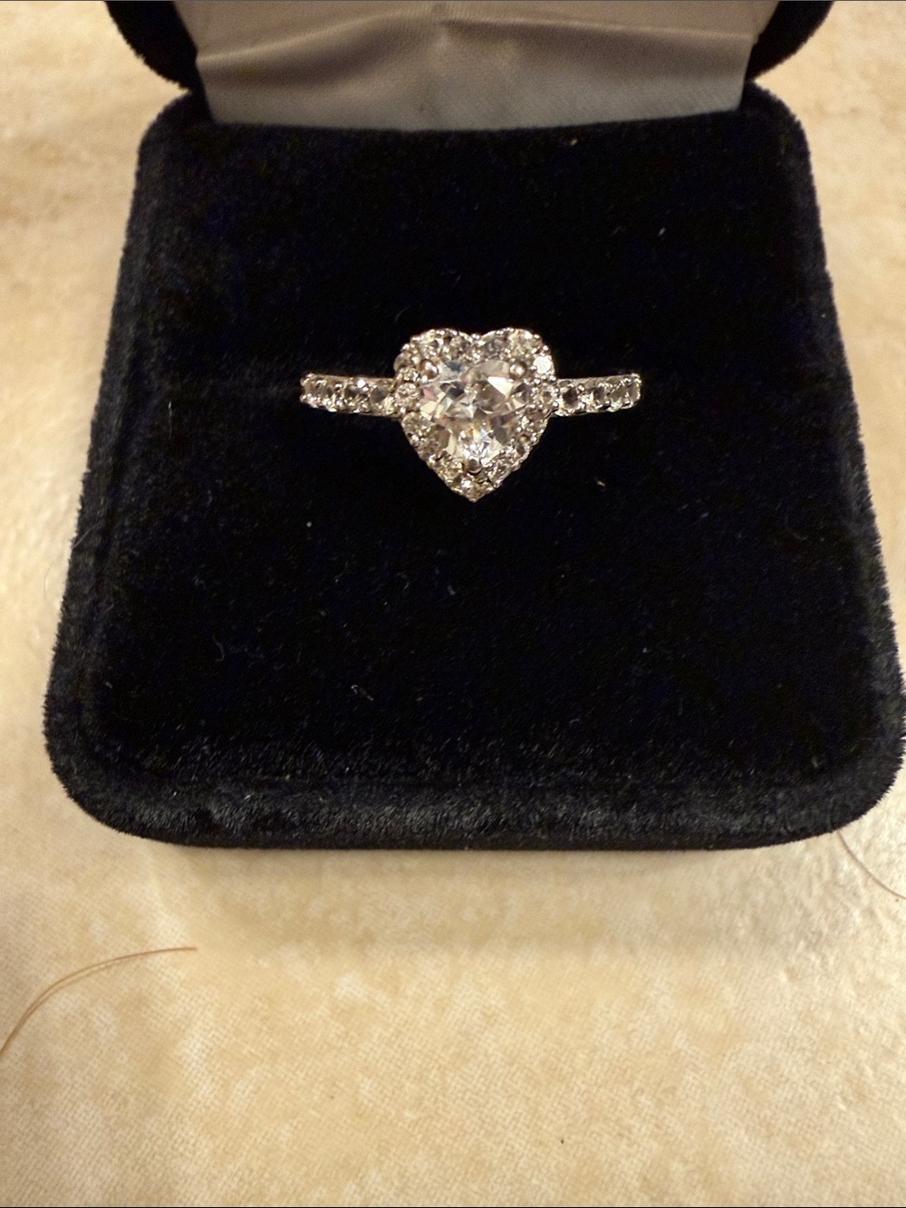 Zales NEW Sterling Silver White Sapphire Heart Halo Ring Size 7 - Picture 2 of 3